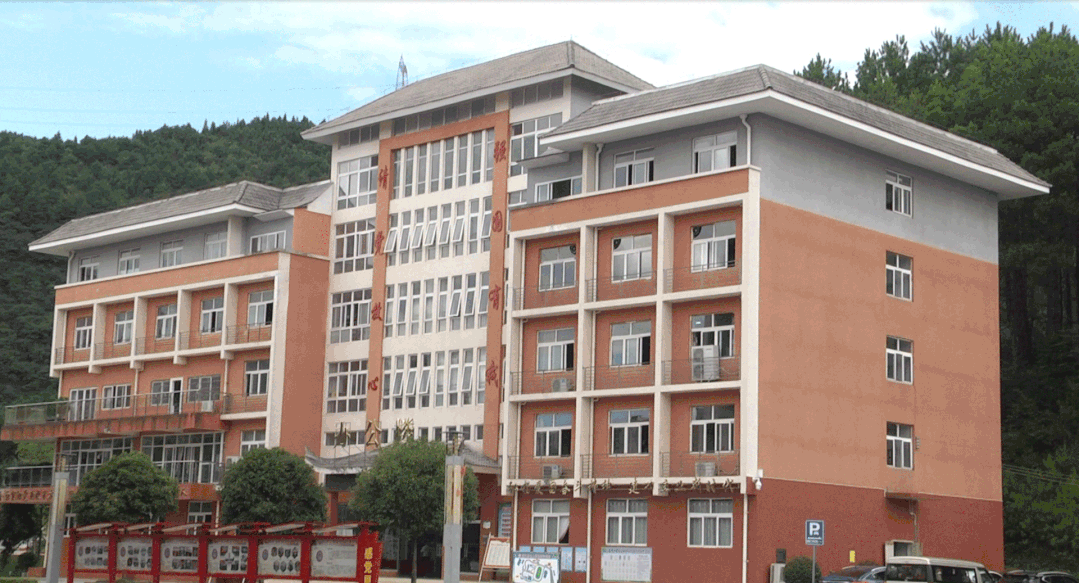 熱心公益，向善發展｜東鵬踐行企業責任，助力黃平縣校園建設