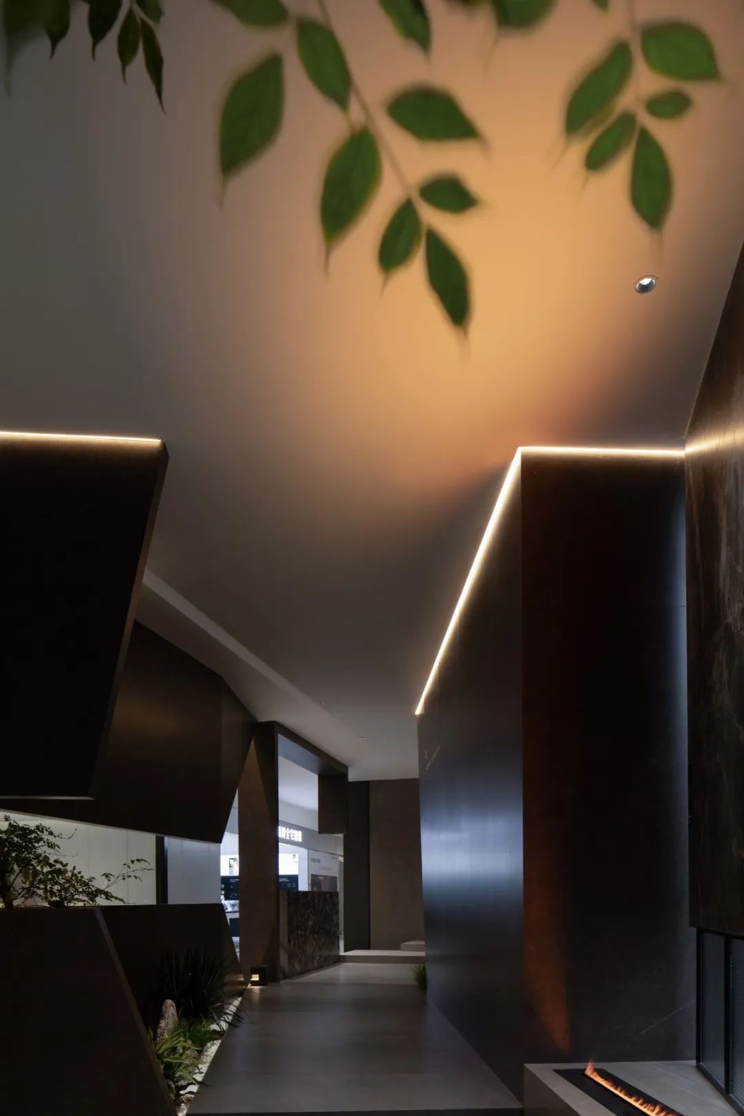 1665557966543005.jpg 戰略布局品牌大零售,歐文萊又一終端體驗店盛大開業7.jpg