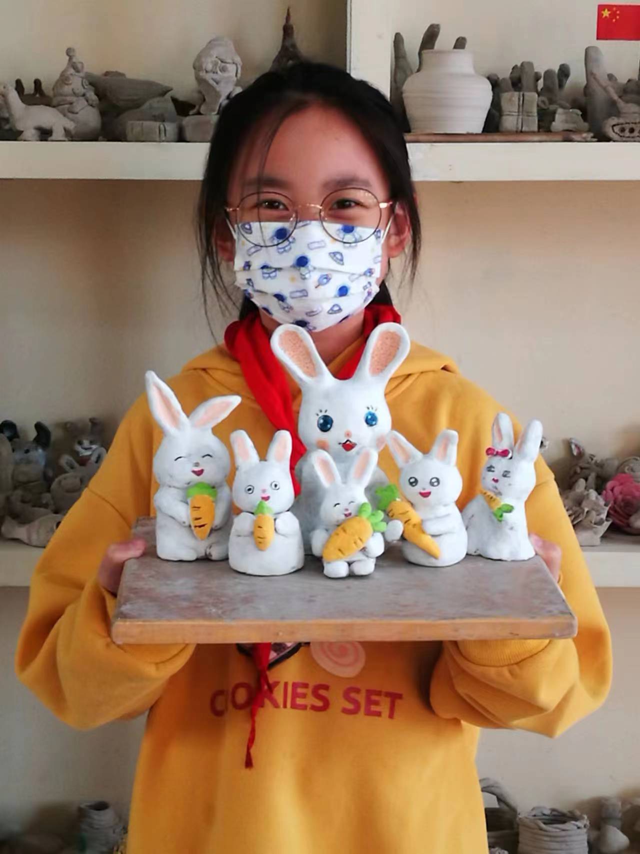 1671527963299692.jpg “藝”起加油――盛世長(zhǎng)安小學(xué)陶藝社團(tuán)巧手迎兔年 (2).jpg