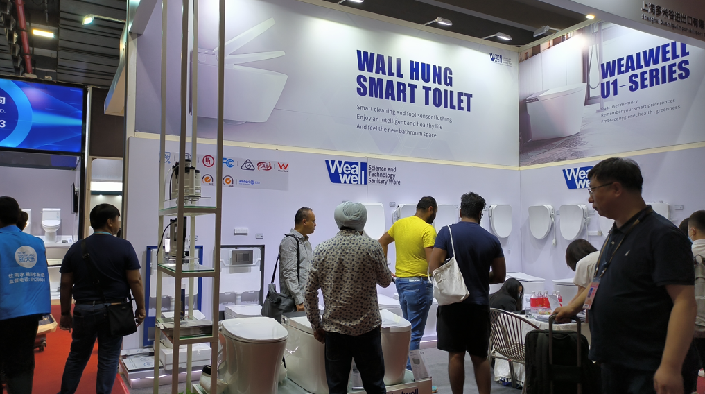 1681811332714105.png 圖5:海外客商洽談合作.png