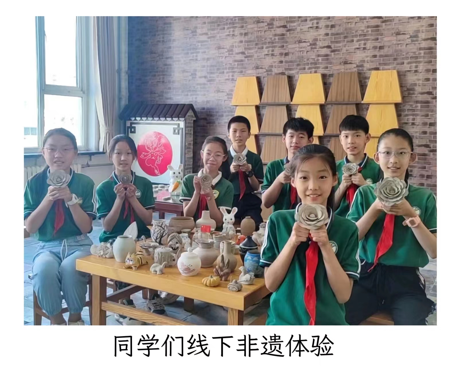 1686361870887999.jpg 同學們線下非遺體驗.jpg