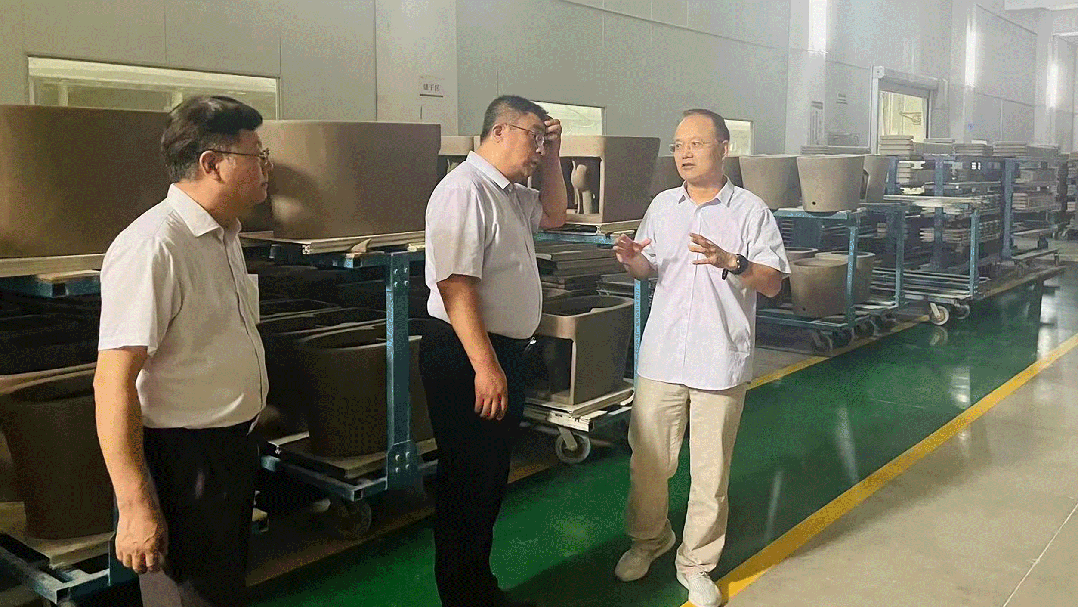 1695372066783619.gif 助力實現(xiàn)雙碳目標|建材行業(yè)碳排放解剖“麻雀”課題組赴東鵬基地調(diào)研4.gif