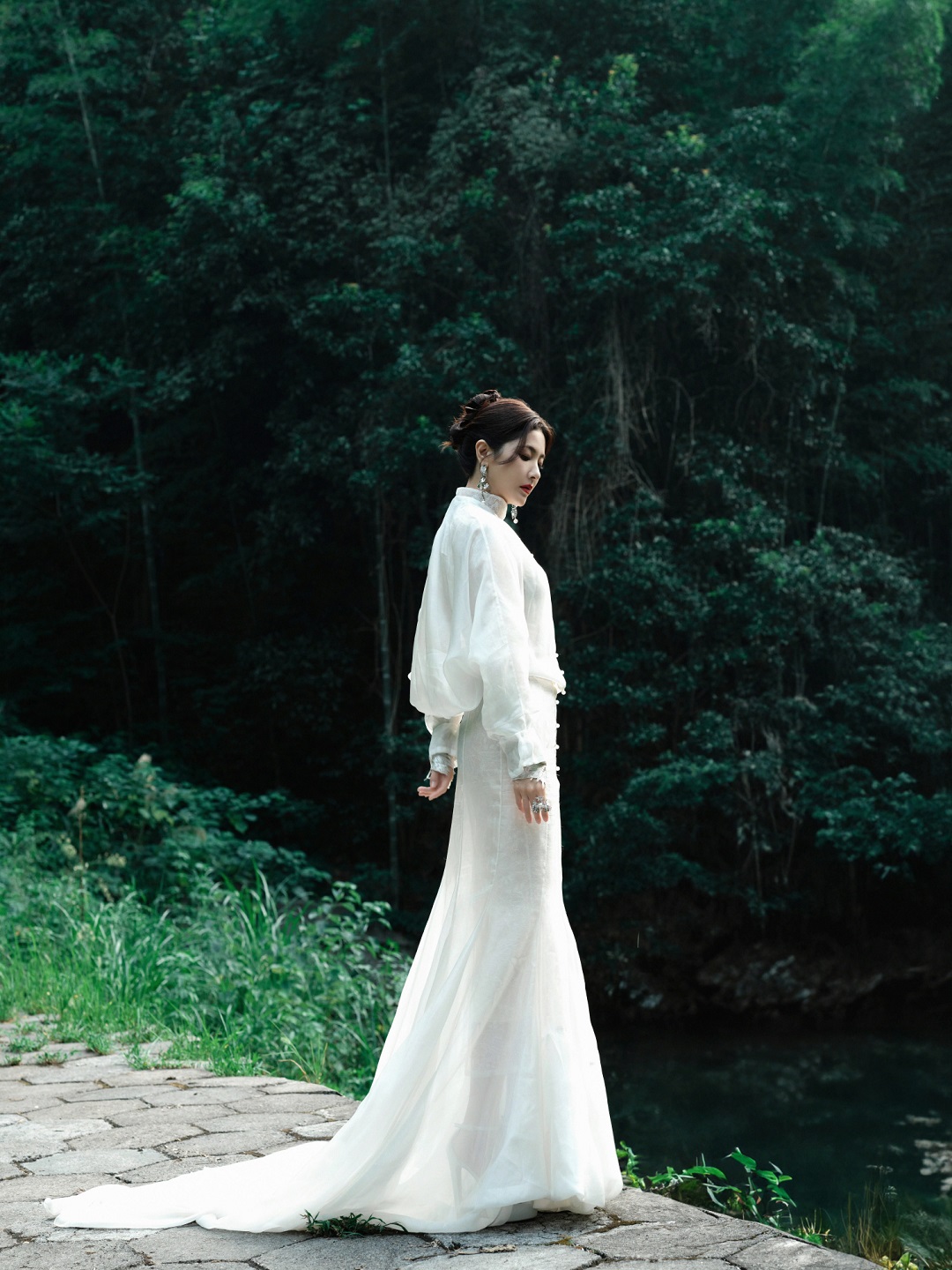 1713231771213657.jpg 5 4曾黎.jpg