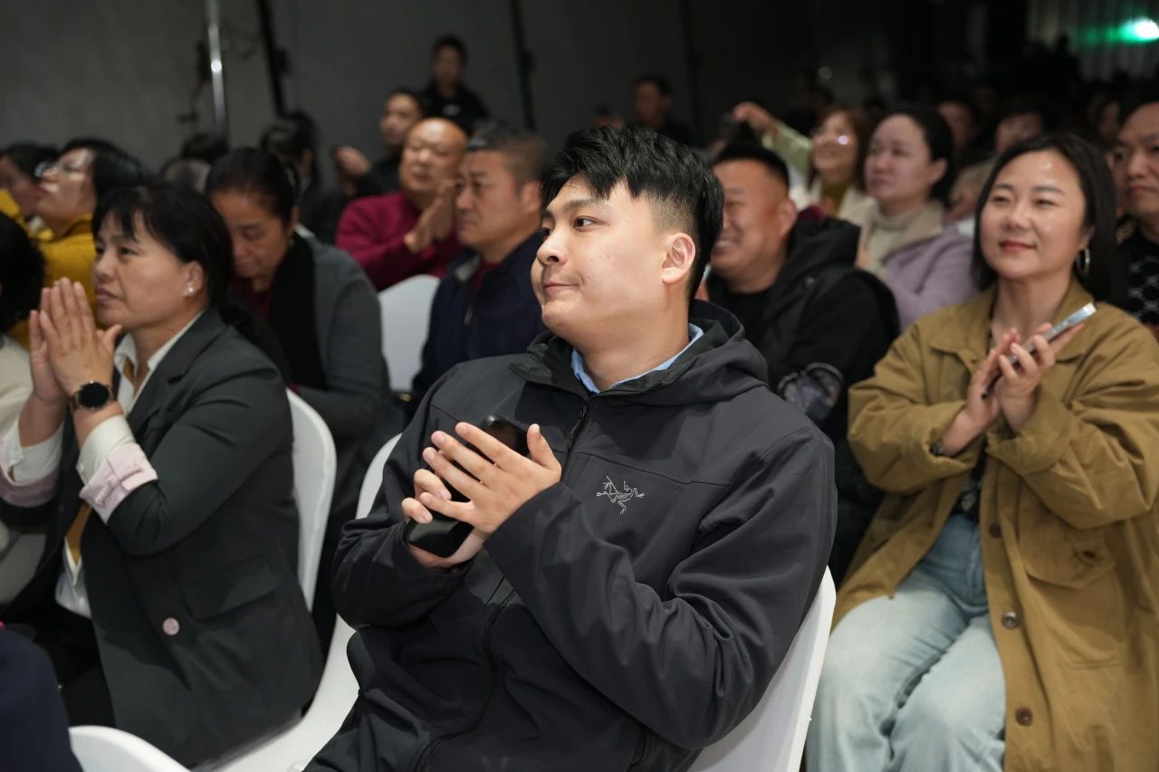 1741913559334288.jpg 獅王瓷磚“云脈覺醒”發布會:共繪新藍圖 共贏2025!11.jpg